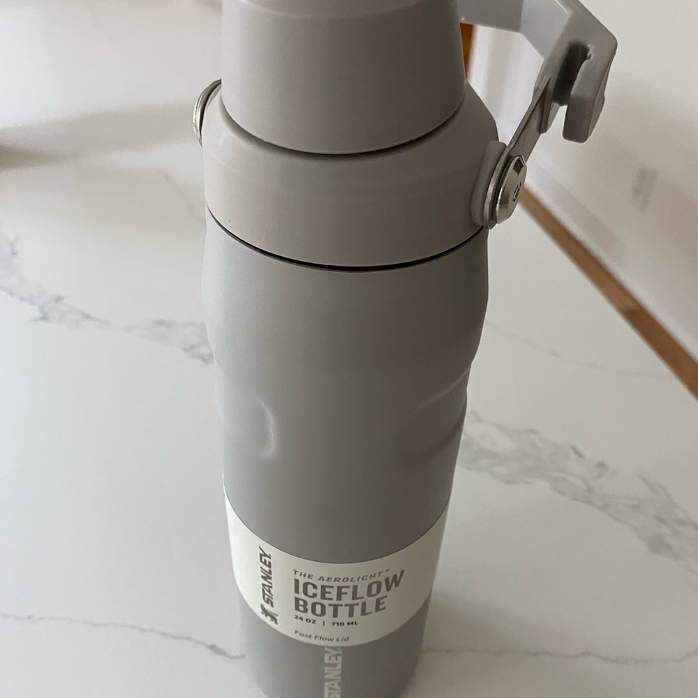 Stanley IceFlow Bottle in Light Gray
